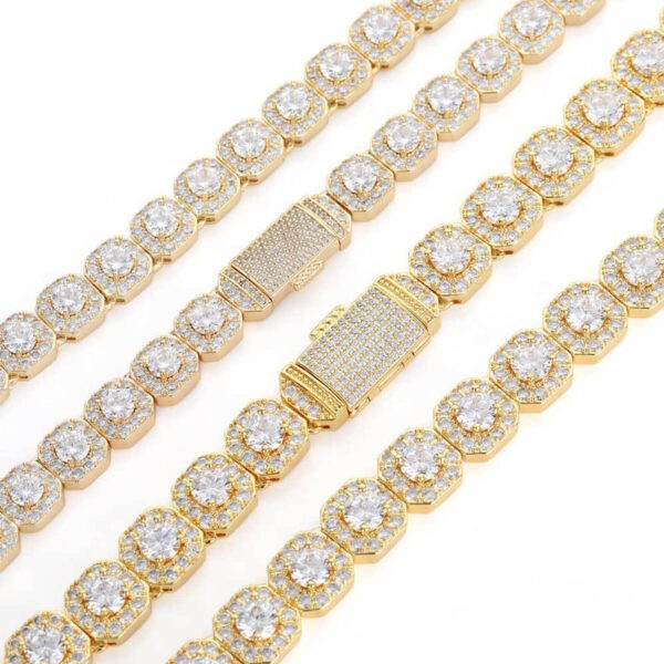 Close-up of the 18K gold-plated tennis link chain with cluster CZ diamonds, hip hop necklace for men and women