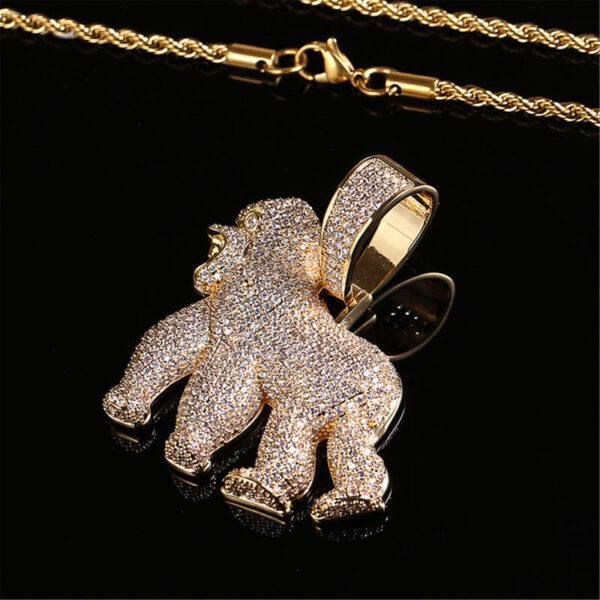 ICETOPLUXE gold roaring gorilla pendant paired with a rope chain, perfect for bling enthusiasts